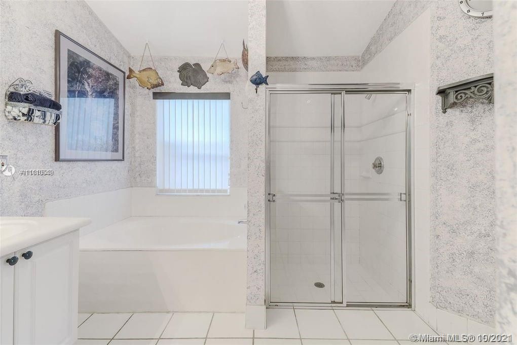最近售出: $649,000 (3 贝兹, 2 浴室, 1648 平方英尺)