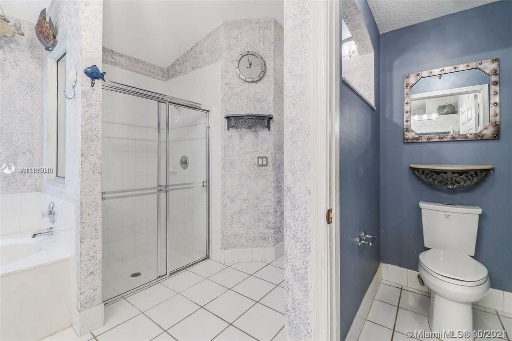 最近售出: $649,000 (3 贝兹, 2 浴室, 1648 平方英尺)