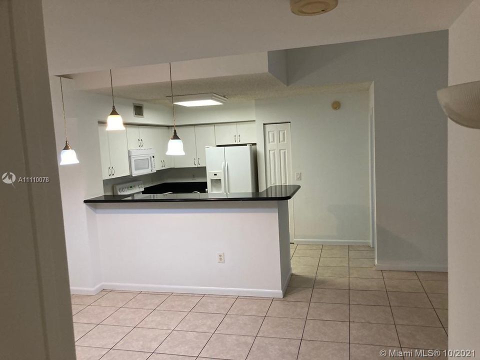 Recently Rented: $1,700 (2 beds, 2 baths, 967 Square Feet)