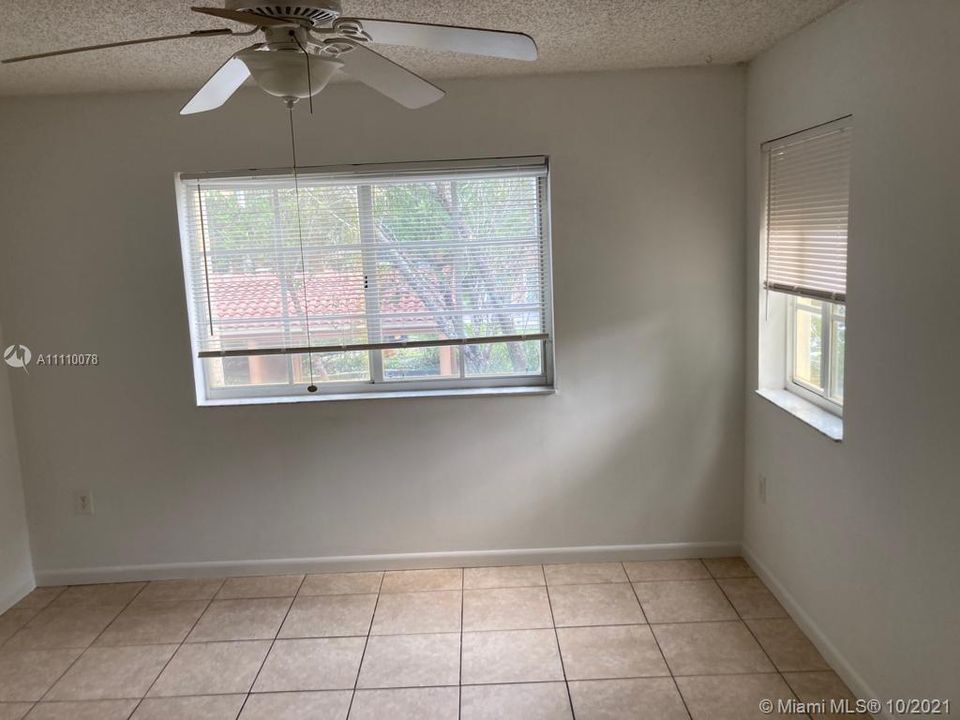 Recently Rented: $1,700 (2 beds, 2 baths, 967 Square Feet)