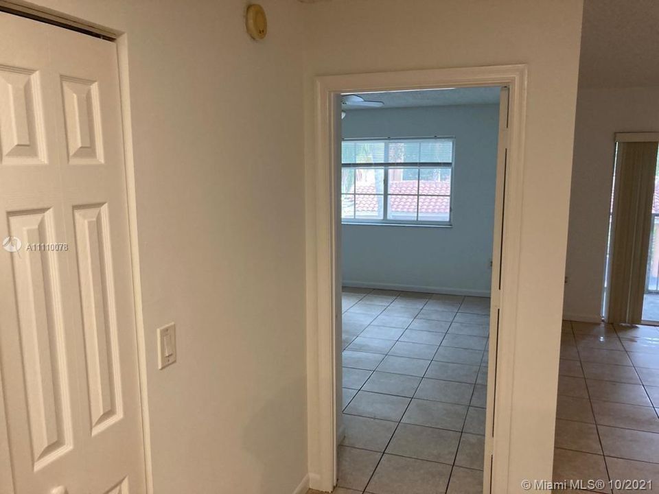 Recently Rented: $1,700 (2 beds, 2 baths, 967 Square Feet)