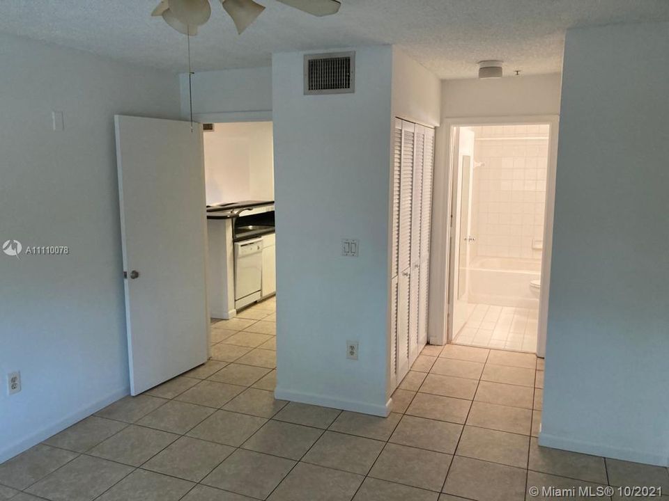 Recently Rented: $1,700 (2 beds, 2 baths, 967 Square Feet)