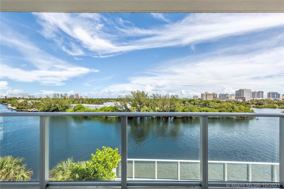Recently Sold: $1,395,000 (3 beds, 3 baths, 2407 Square Feet)