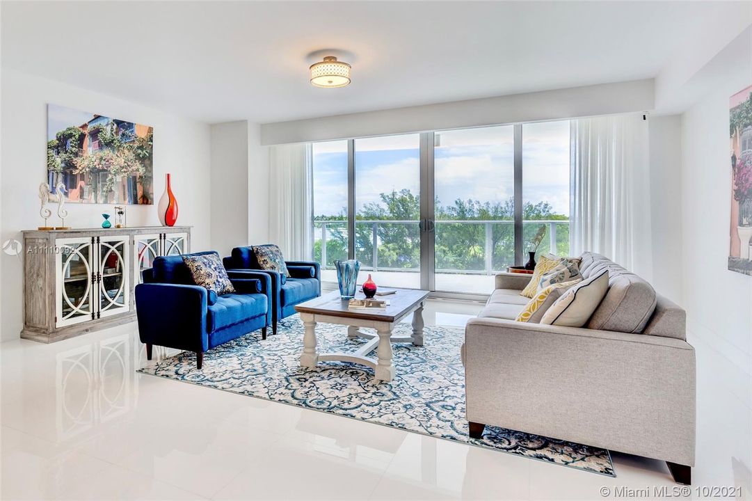 Recently Sold: $1,395,000 (3 beds, 3 baths, 2407 Square Feet)