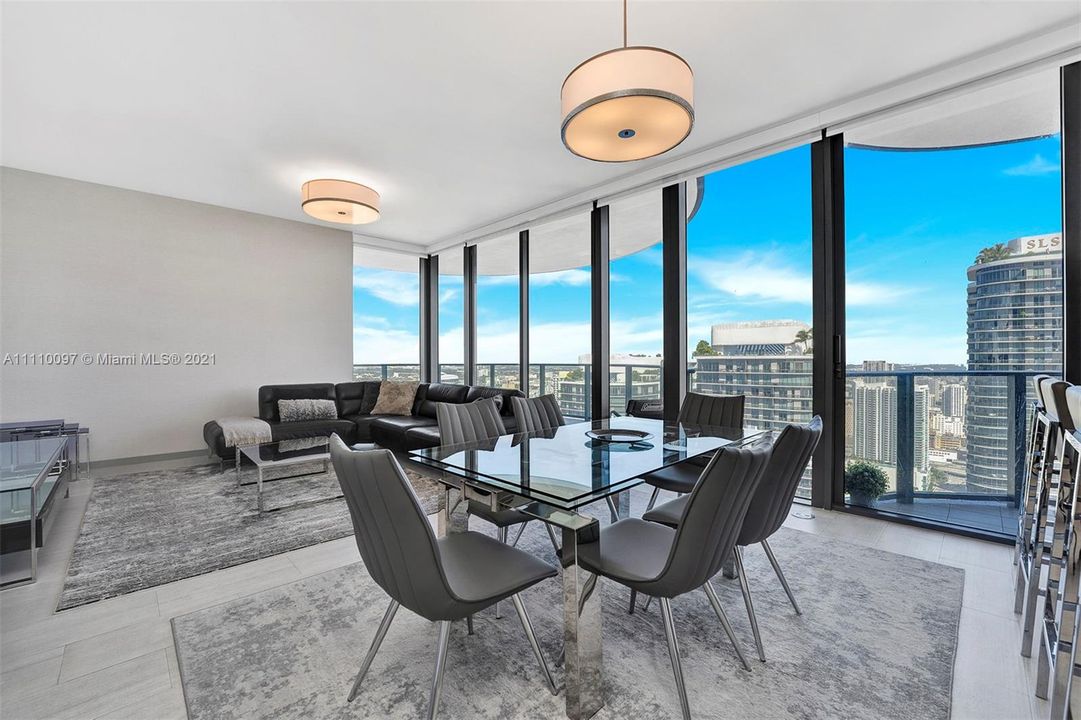 Recently Sold: $2,397,000 (3 beds, 3 baths, 1912 Square Feet)