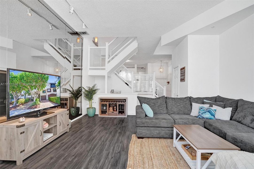 Recently Sold: $689,000 (2 beds, 2 baths, 1625 Square Feet)