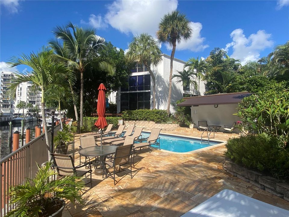 Recently Sold: $689,000 (2 beds, 2 baths, 1625 Square Feet)