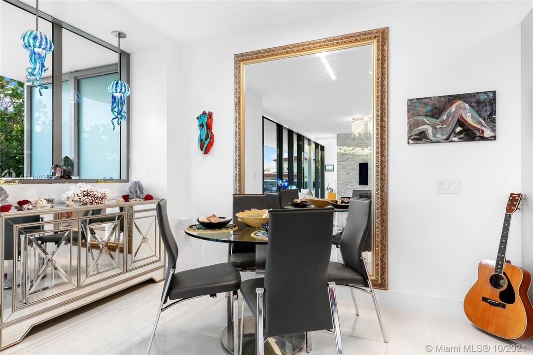 Recently Sold: $2,150,000 (2 beds, 2 baths, 1322 Square Feet)