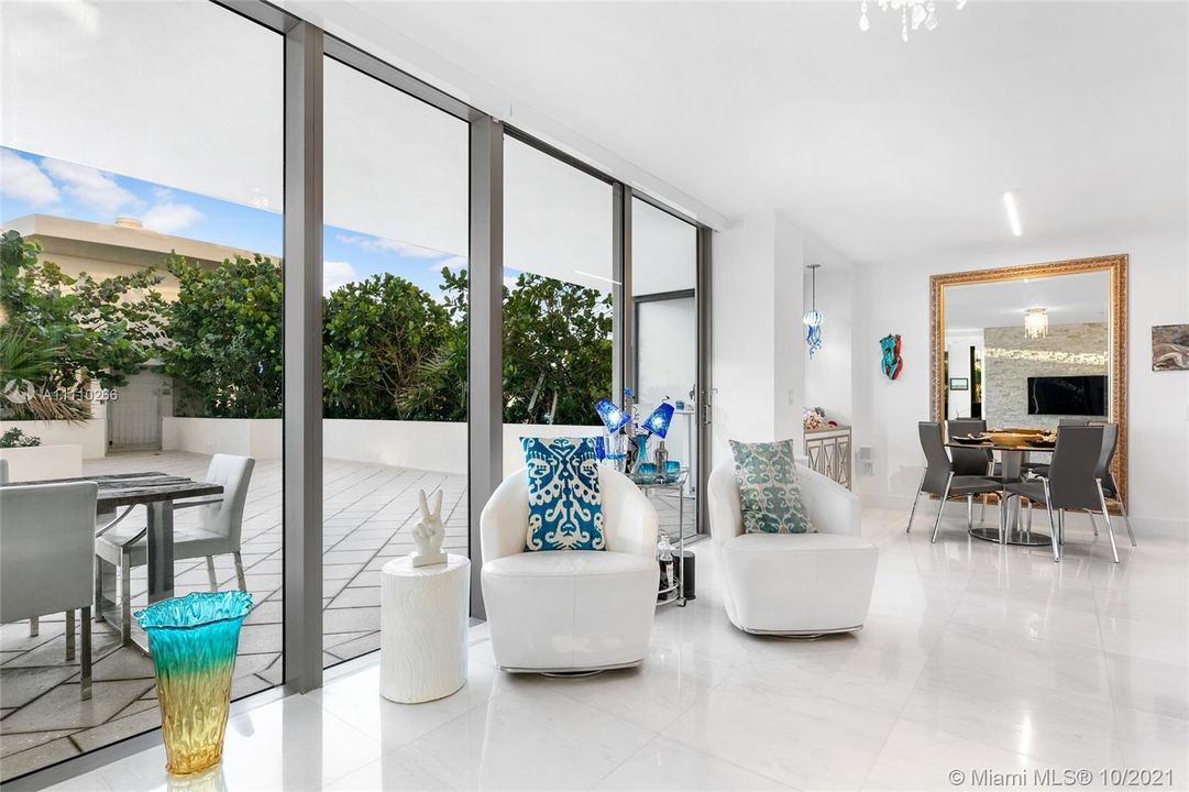 Recently Sold: $2,150,000 (2 beds, 2 baths, 1322 Square Feet)