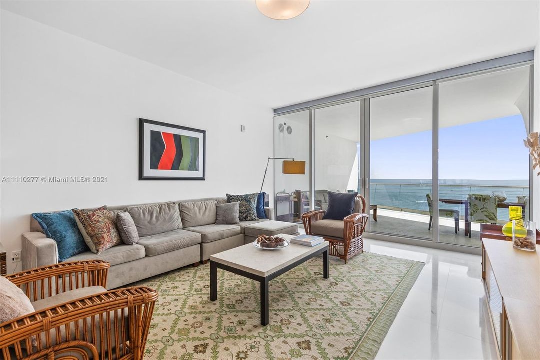 Recently Sold: $3,650,000 (3 beds, 4 baths, 2501 Square Feet)