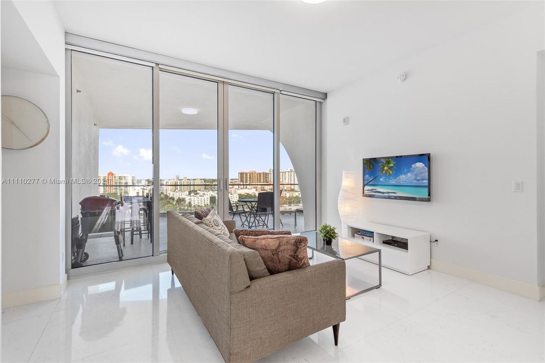 Recently Sold: $3,650,000 (3 beds, 4 baths, 2501 Square Feet)