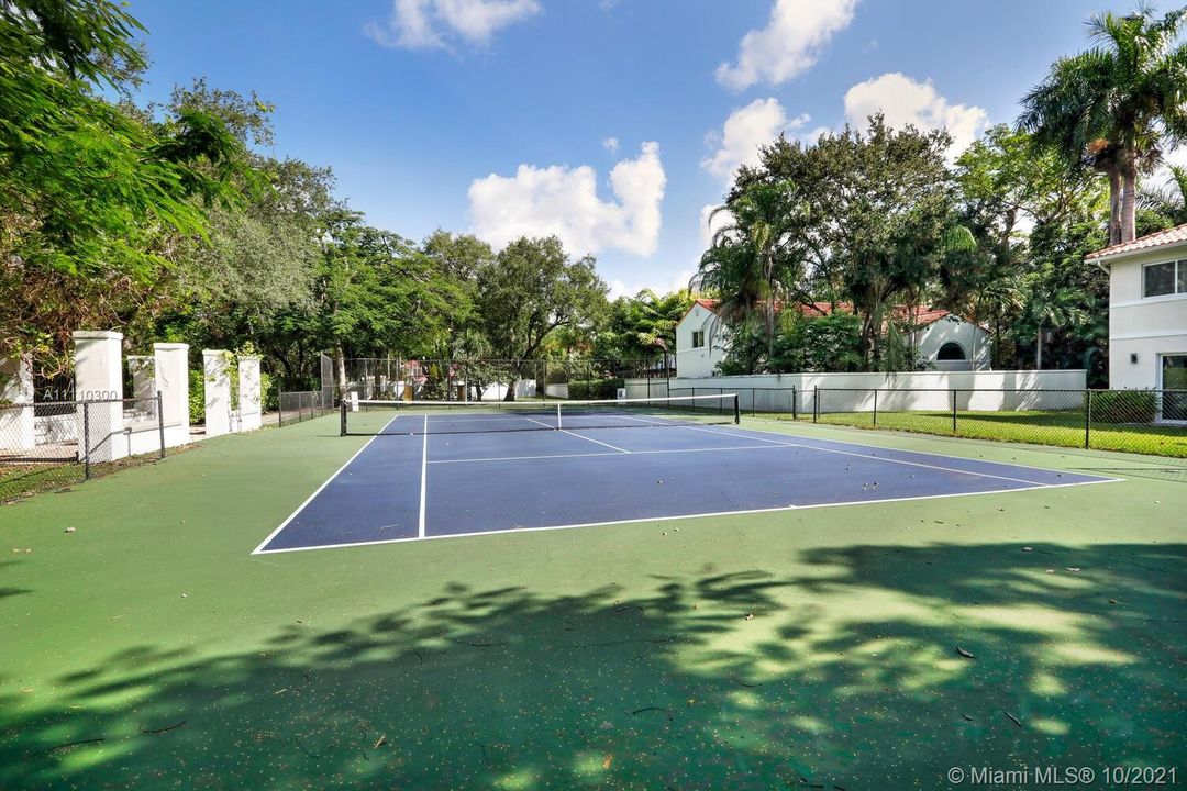 Recently Sold: $998,000 (4 beds, 3 baths, 2833 Square Feet)