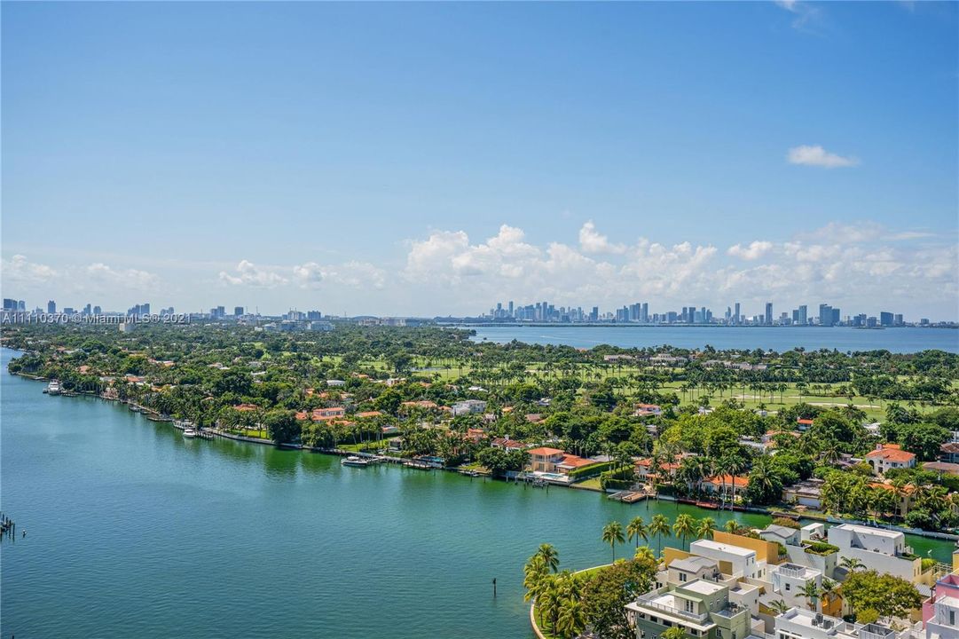 Recently Sold: $1,990,000 (3 beds, 3 baths, 2600 Square Feet)