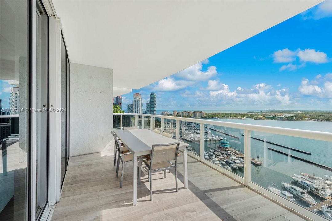 Recently Sold: $3,950,000 (3 beds, 3 baths, 3058 Square Feet)