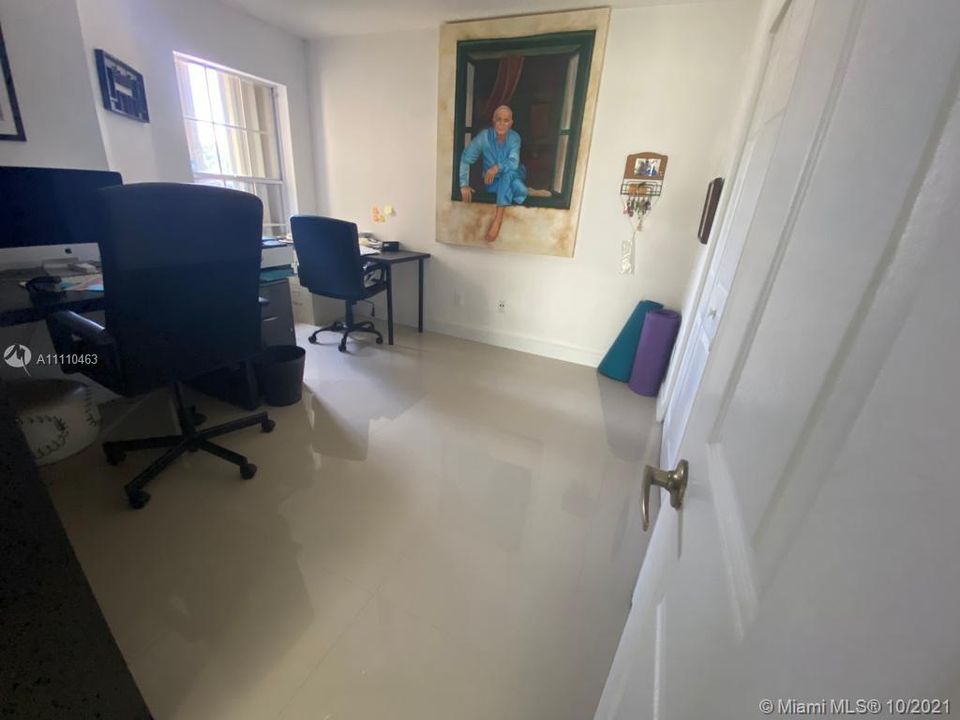 Vendido Recientemente: $710,000 (4 camas, 2 baños, 2253 Pies cuadrados)