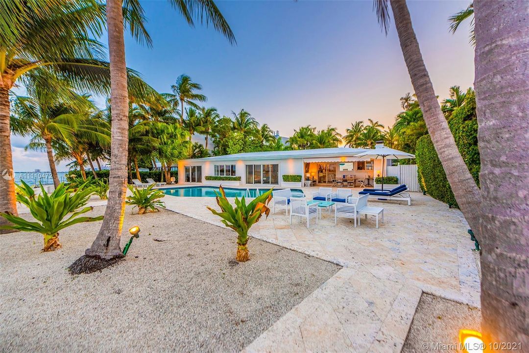 Key West styled back yard and pool, great for entertaining