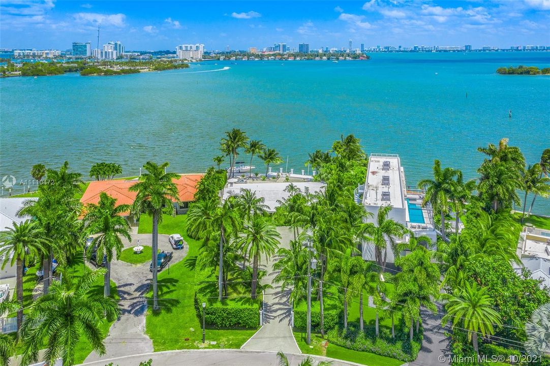 Recently Sold: $7,800,000 (5 beds, 5 baths, 2906 Square Feet)