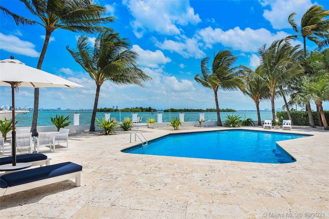 Recently Sold: $7,800,000 (5 beds, 5 baths, 2906 Square Feet)
