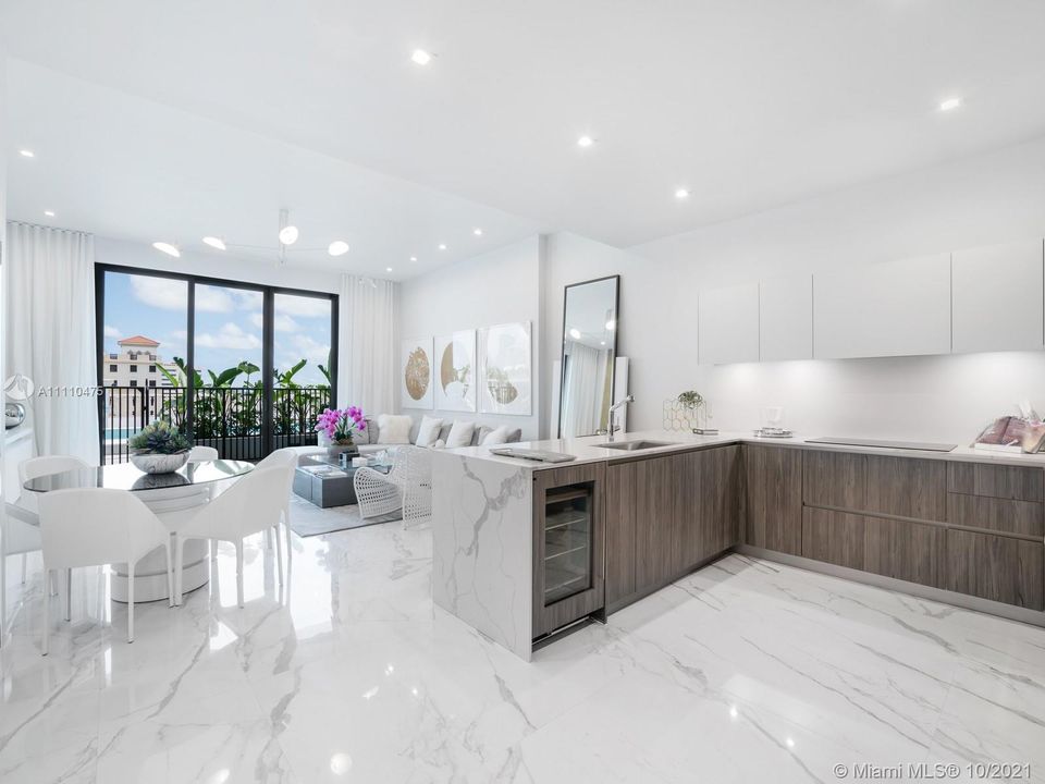 Recently Sold: $1,009,000 (2 beds, 2 baths, 1396 Square Feet)