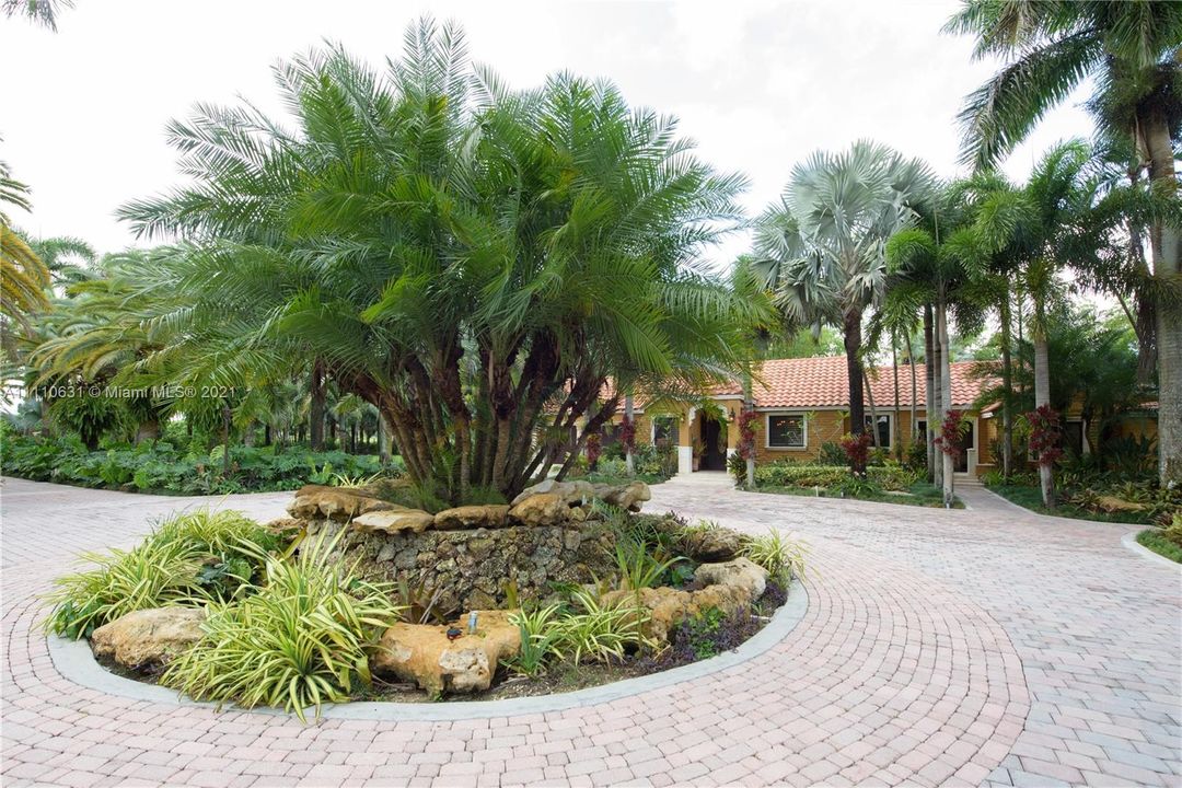 Recently Sold: $1,475,000 (4 beds, 3 baths, 4233 Square Feet)