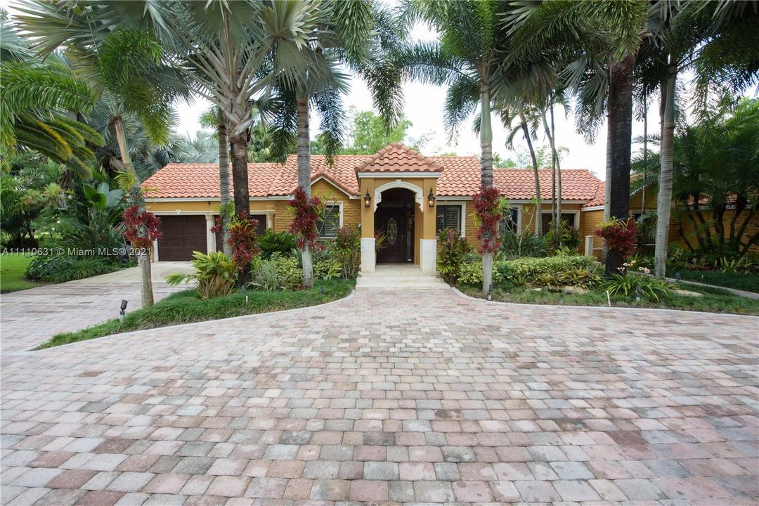 Recently Sold: $1,475,000 (4 beds, 3 baths, 4233 Square Feet)
