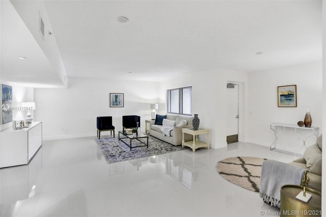 Recently Sold: $789,000 (3 beds, 2 baths, 1676 Square Feet)