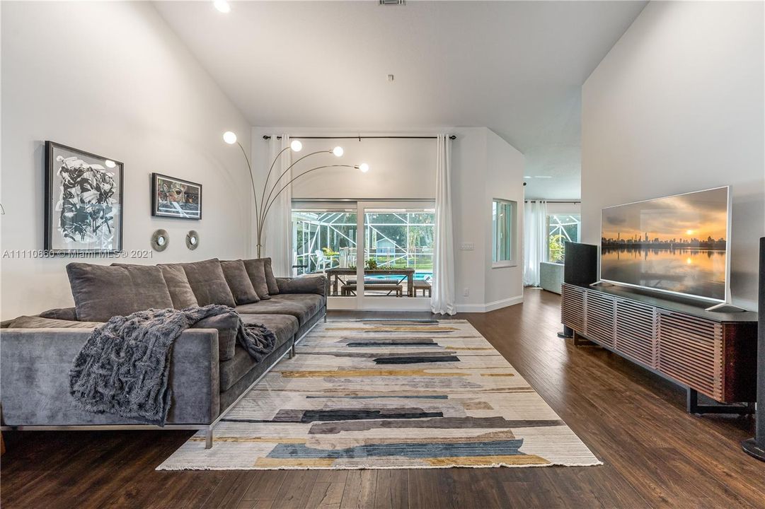 Recently Sold: $1,050,000 (5 beds, 3 baths, 2874 Square Feet)