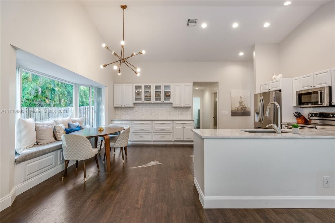 Recently Sold: $1,050,000 (5 beds, 3 baths, 2874 Square Feet)