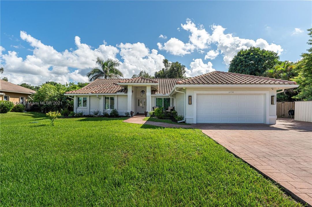 Recently Sold: $1,050,000 (5 beds, 3 baths, 2874 Square Feet)