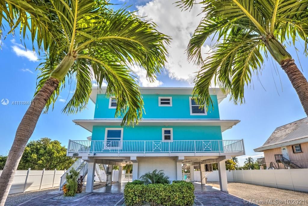 Recently Sold: $2,400,000 (4 beds, 3 baths, 2808 Square Feet)