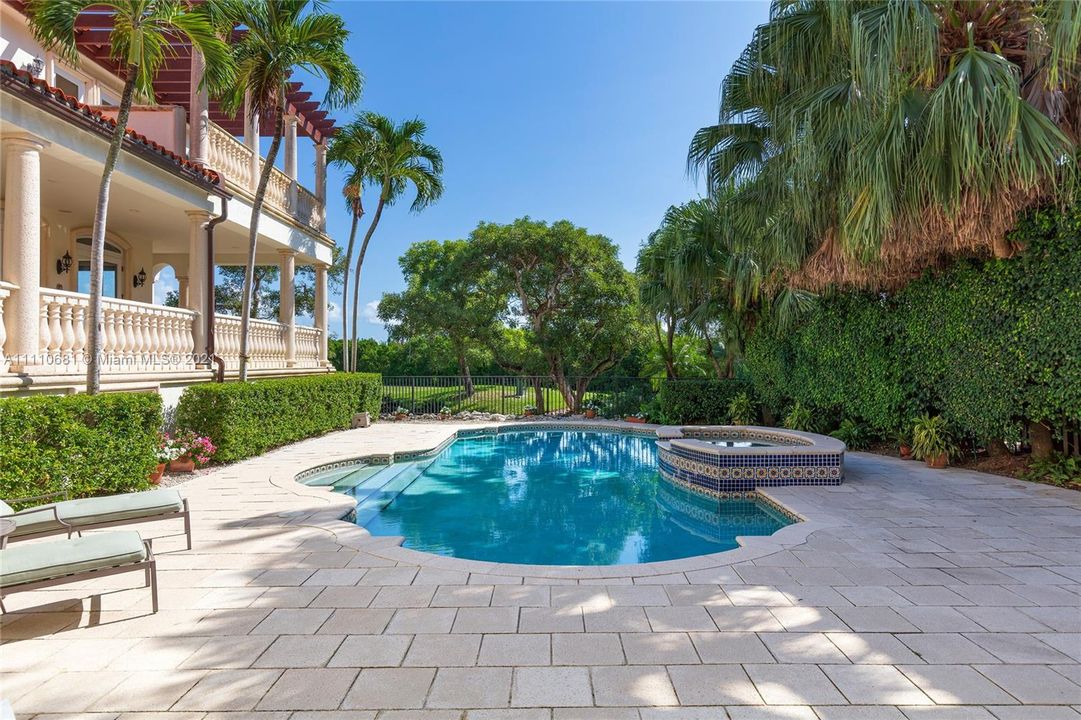 Recently Sold: $3,995,000 (5 beds, 6 baths, 7235 Square Feet)