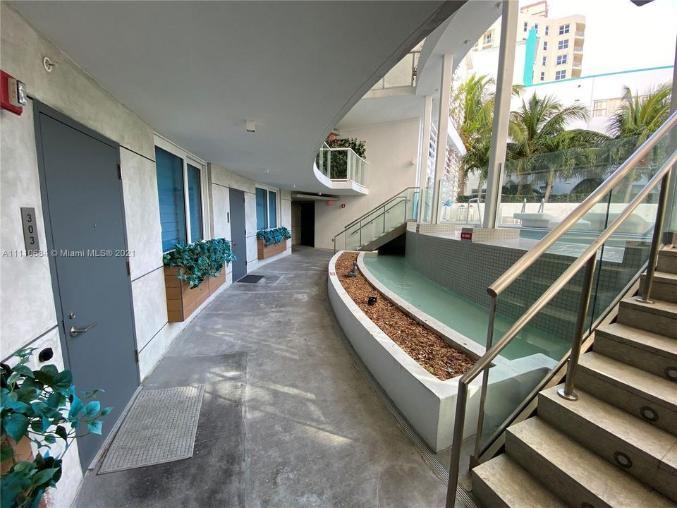 Recently Sold: $775,000 (2 beds, 2 baths, 1143 Square Feet)