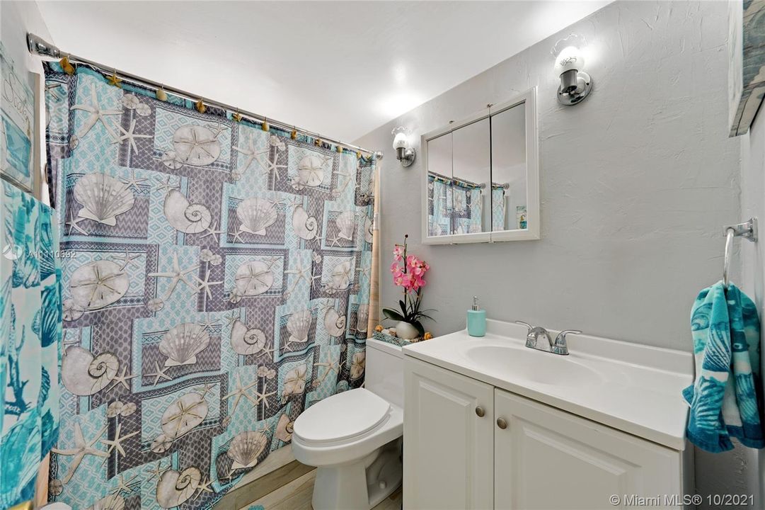 最近售出: $444,900 (3 贝兹, 2 浴室, 1160 平方英尺)