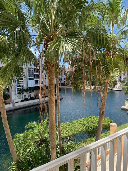 Recently Sold: $1,075,000 (2 beds, 2 baths, 1310 Square Feet)