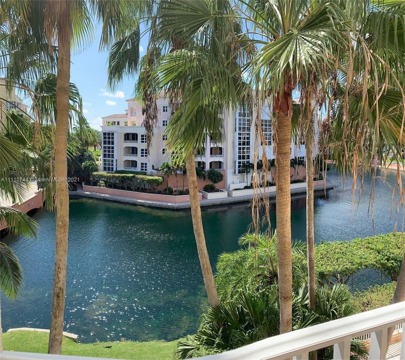 Recently Sold: $1,075,000 (2 beds, 2 baths, 1310 Square Feet)