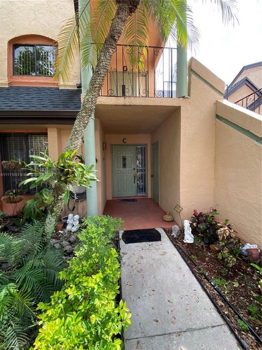 Recently Rented: $1,900 (2 beds, 2 baths, 1017 Square Feet)