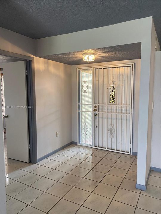 Recently Rented: $1,900 (2 beds, 2 baths, 1017 Square Feet)