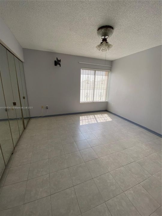 Recently Rented: $1,900 (2 beds, 2 baths, 1017 Square Feet)