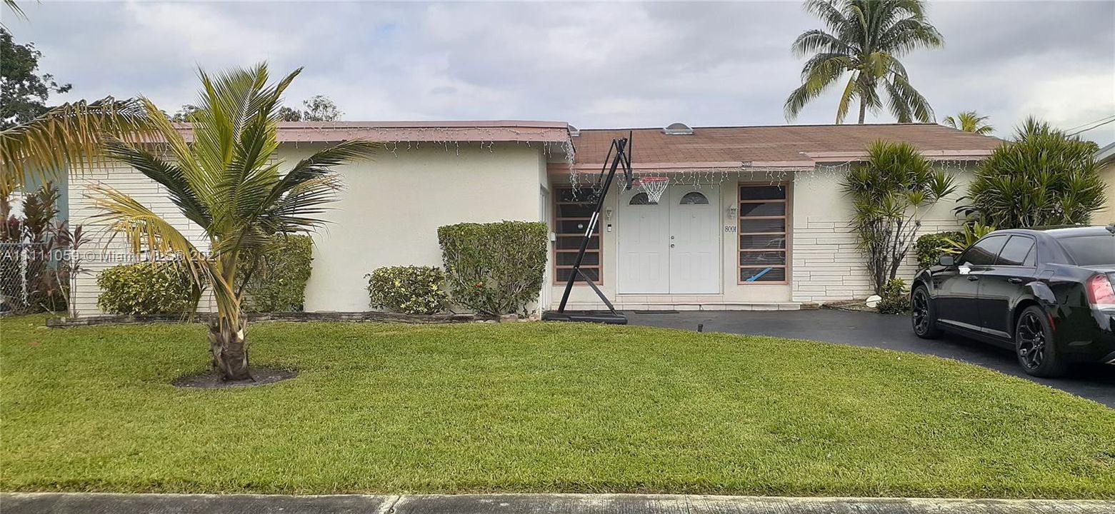 Recently Sold: $459,900 (4 beds, 2 baths, 1579 Square Feet)