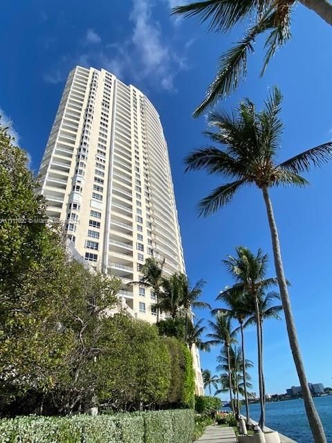 Recently Sold: $1,900,000 (3 beds, 3 baths, 2510 Square Feet)