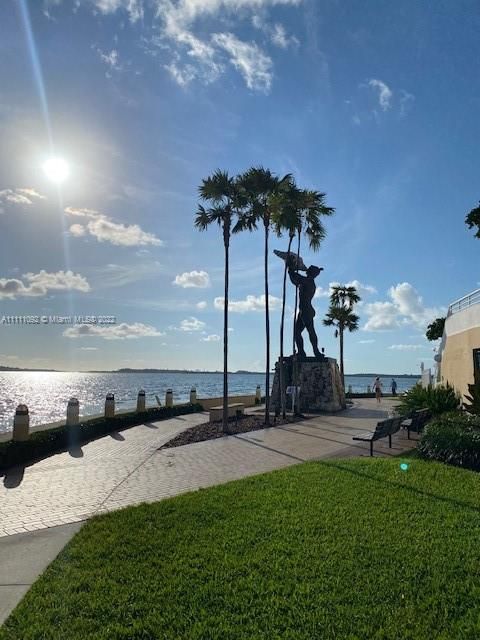 Recently Sold: $1,900,000 (3 beds, 3 baths, 2510 Square Feet)