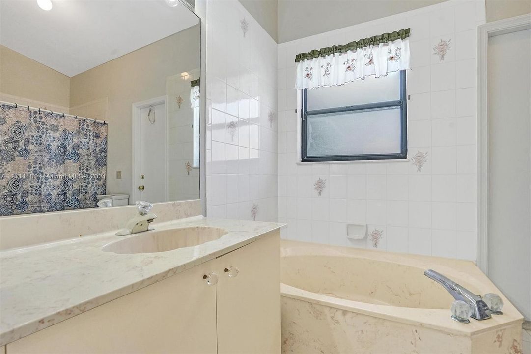 最近售出: $550,000 (3 贝兹, 2 浴室, 2055 平方英尺)