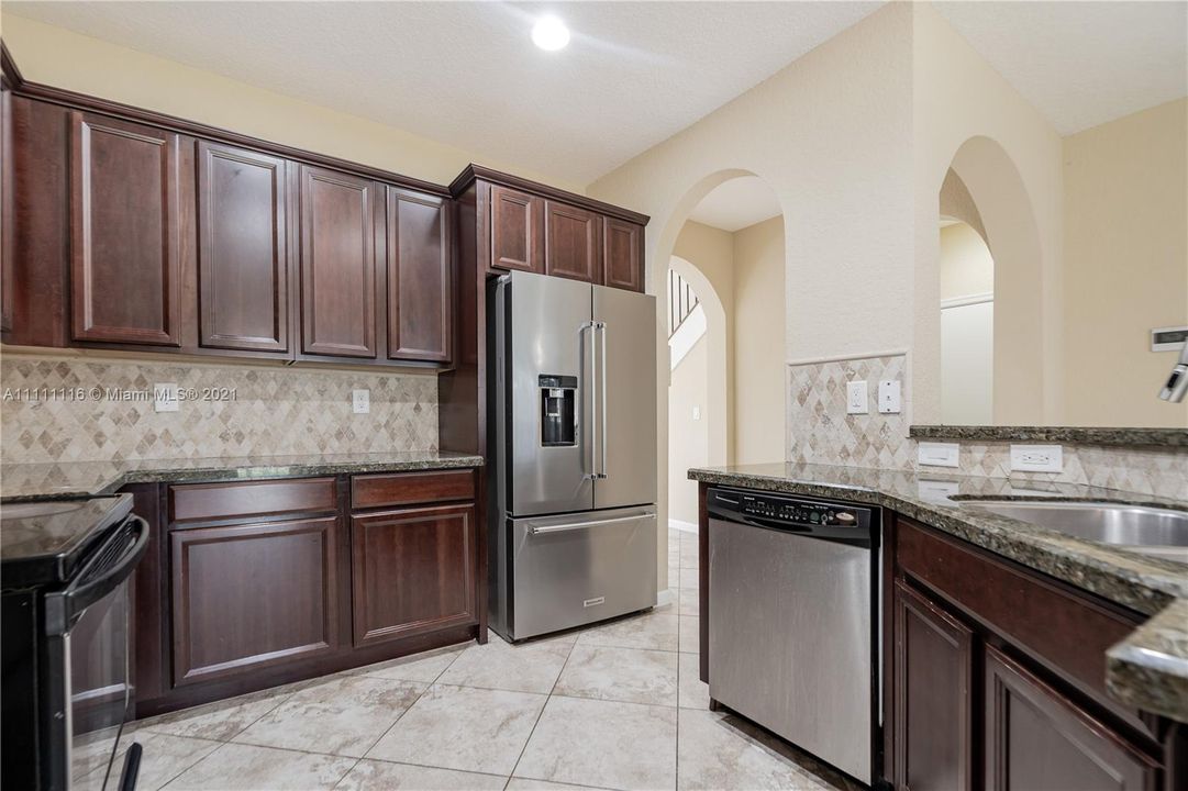 Recently Rented: $3,000 (3 beds, 2 baths, 2641 Square Feet)