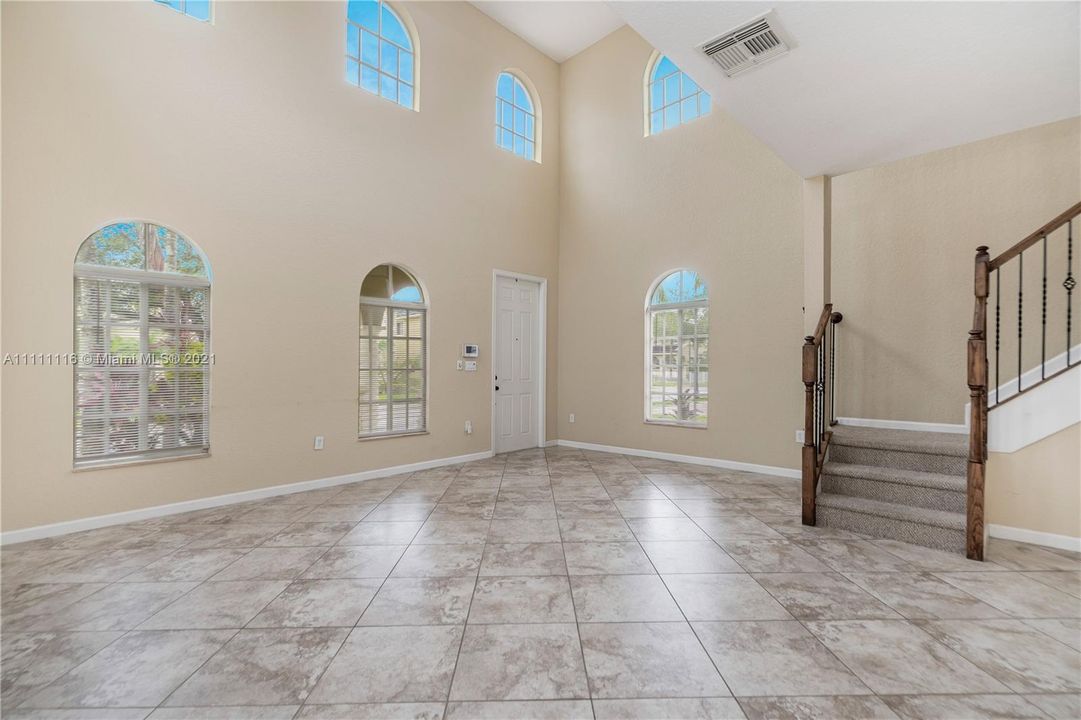 Recently Rented: $3,000 (3 beds, 2 baths, 2641 Square Feet)