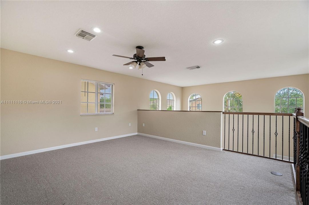 Recently Rented: $3,000 (3 beds, 2 baths, 2641 Square Feet)