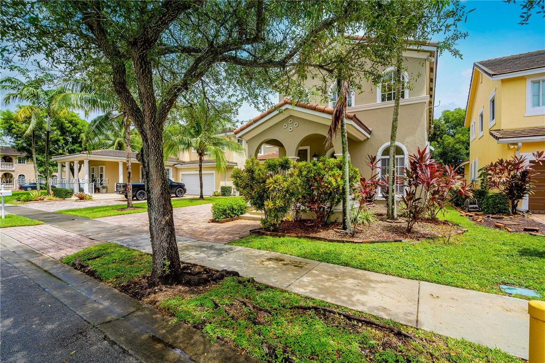 Recently Rented: $3,000 (3 beds, 2 baths, 2641 Square Feet)