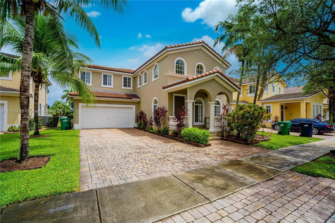 Recently Rented: $3,000 (3 beds, 2 baths, 2641 Square Feet)