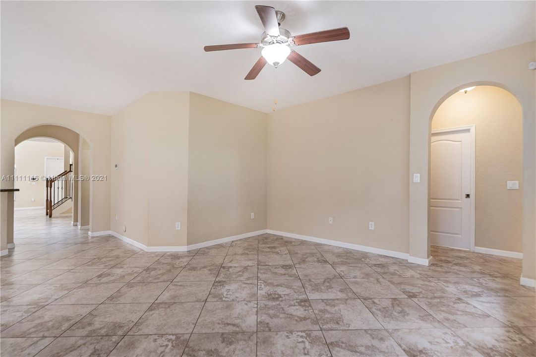 Recently Rented: $3,000 (3 beds, 2 baths, 2641 Square Feet)