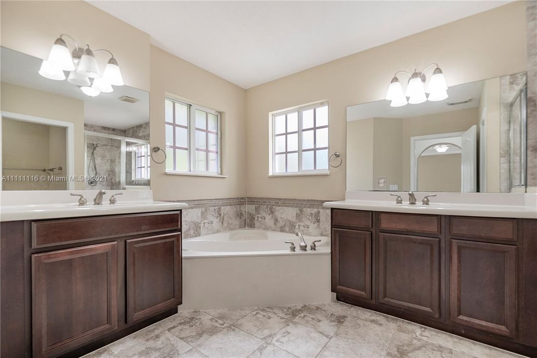 Recently Rented: $3,000 (3 beds, 2 baths, 2641 Square Feet)