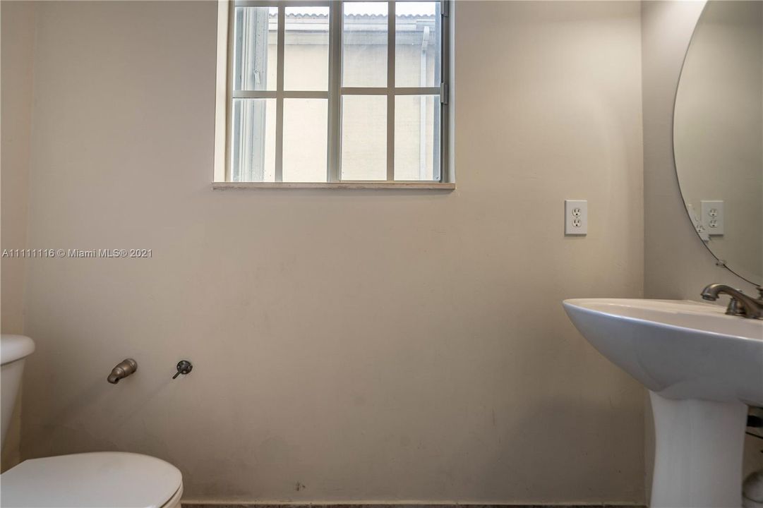 Recently Rented: $3,000 (3 beds, 2 baths, 2641 Square Feet)